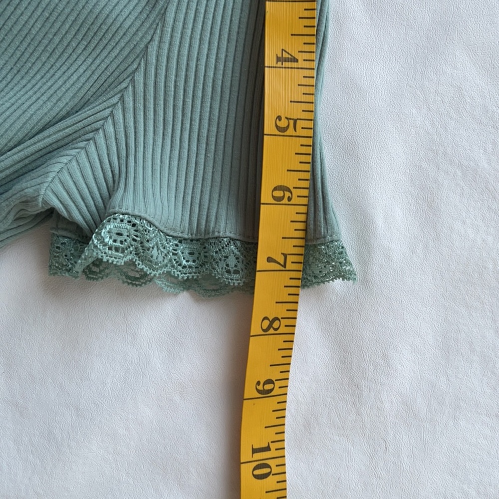 SHEIN V-Neck Tie Front Short Sleeve Ribbed Cropped Seafoam Green Top w/Lace Med. - Picture 10 of 10